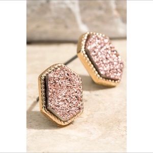 💎2/ $10-All jewelry💎 Dainty marquee shape druzy earrings
